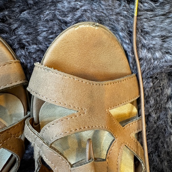 Lace up tan block heels - Picture 3 of 6